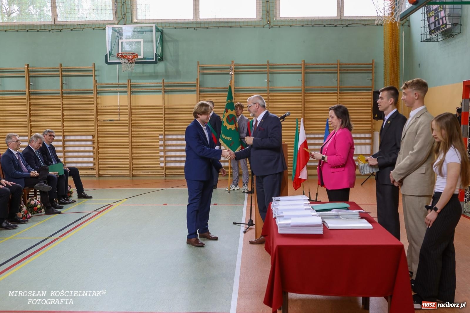Zdjęcie w galerii na portalu naszraciborz.pl: Raciborska politechnika nad Odrą pożegnała absolwentów wiadomości z regionu