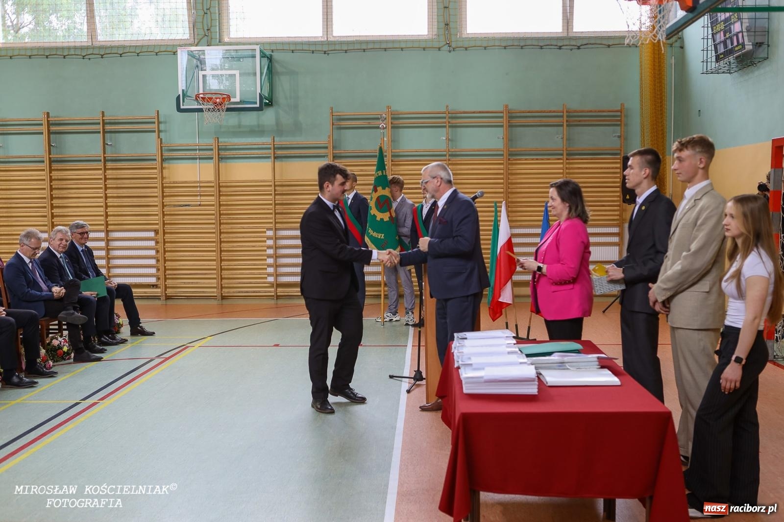 Zdjęcie w galerii na portalu naszraciborz.pl: Raciborska politechnika nad Odrą pożegnała absolwentów wiadomości z regionu