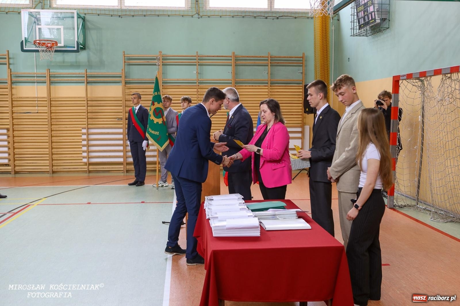 Zdjęcie w galerii na portalu naszraciborz.pl: Raciborska politechnika nad Odrą pożegnała absolwentów wiadomości z regionu