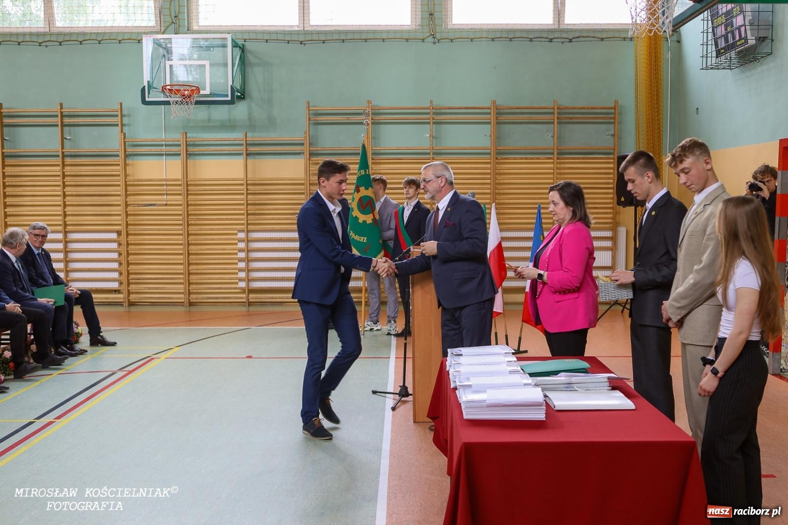 Zdjęcie w galerii na portalu naszraciborz.pl: Raciborska politechnika nad Odrą pożegnała absolwentów wiadomości z regionu