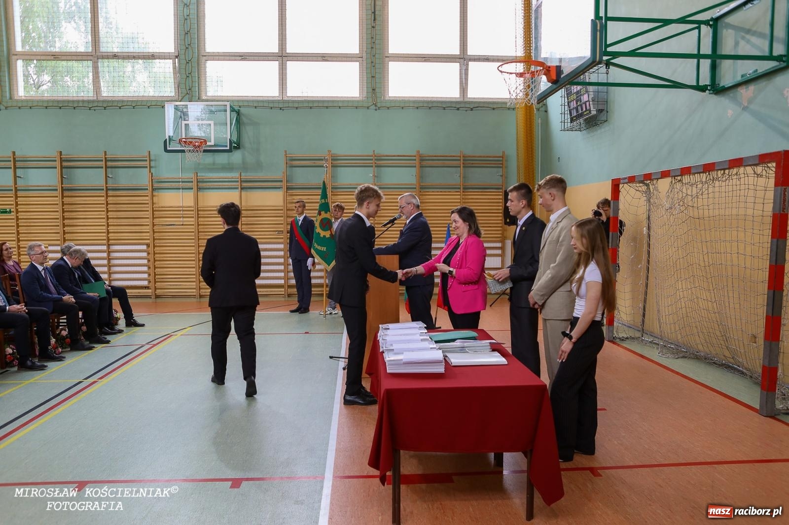 Zdjęcie w galerii na portalu naszraciborz.pl: Raciborska politechnika nad Odrą pożegnała absolwentów wiadomości z regionu