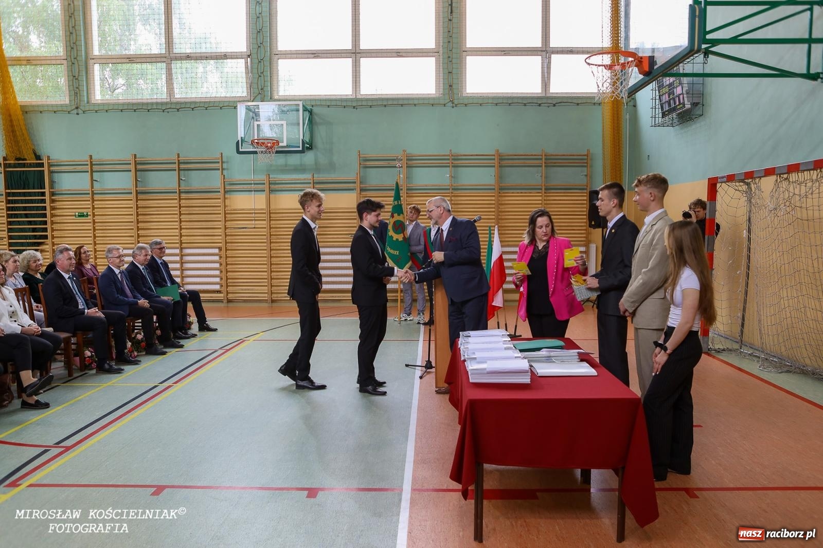 Zdjęcie w galerii na portalu naszraciborz.pl: Raciborska politechnika nad Odrą pożegnała absolwentów wiadomości z regionu