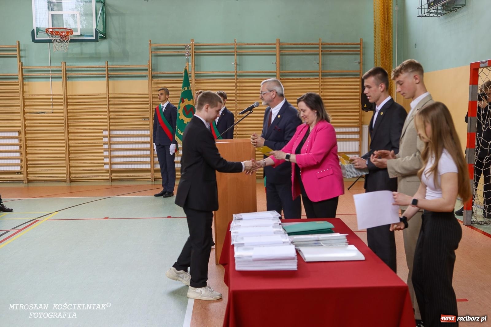 Zdjęcie w galerii na portalu naszraciborz.pl: Raciborska politechnika nad Odrą pożegnała absolwentów wiadomości z regionu