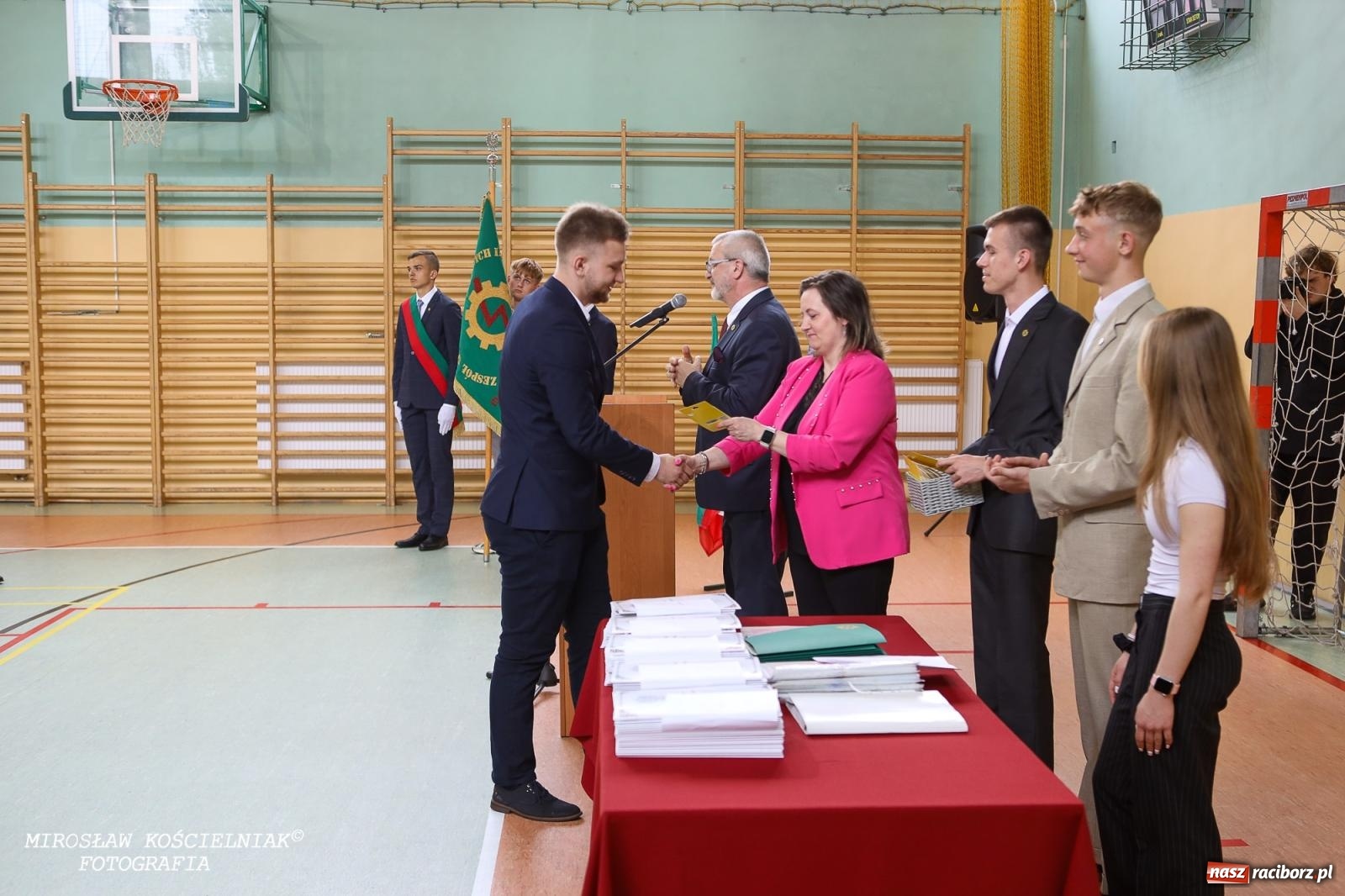 Zdjęcie w galerii na portalu naszraciborz.pl: Raciborska politechnika nad Odrą pożegnała absolwentów wiadomości z regionu