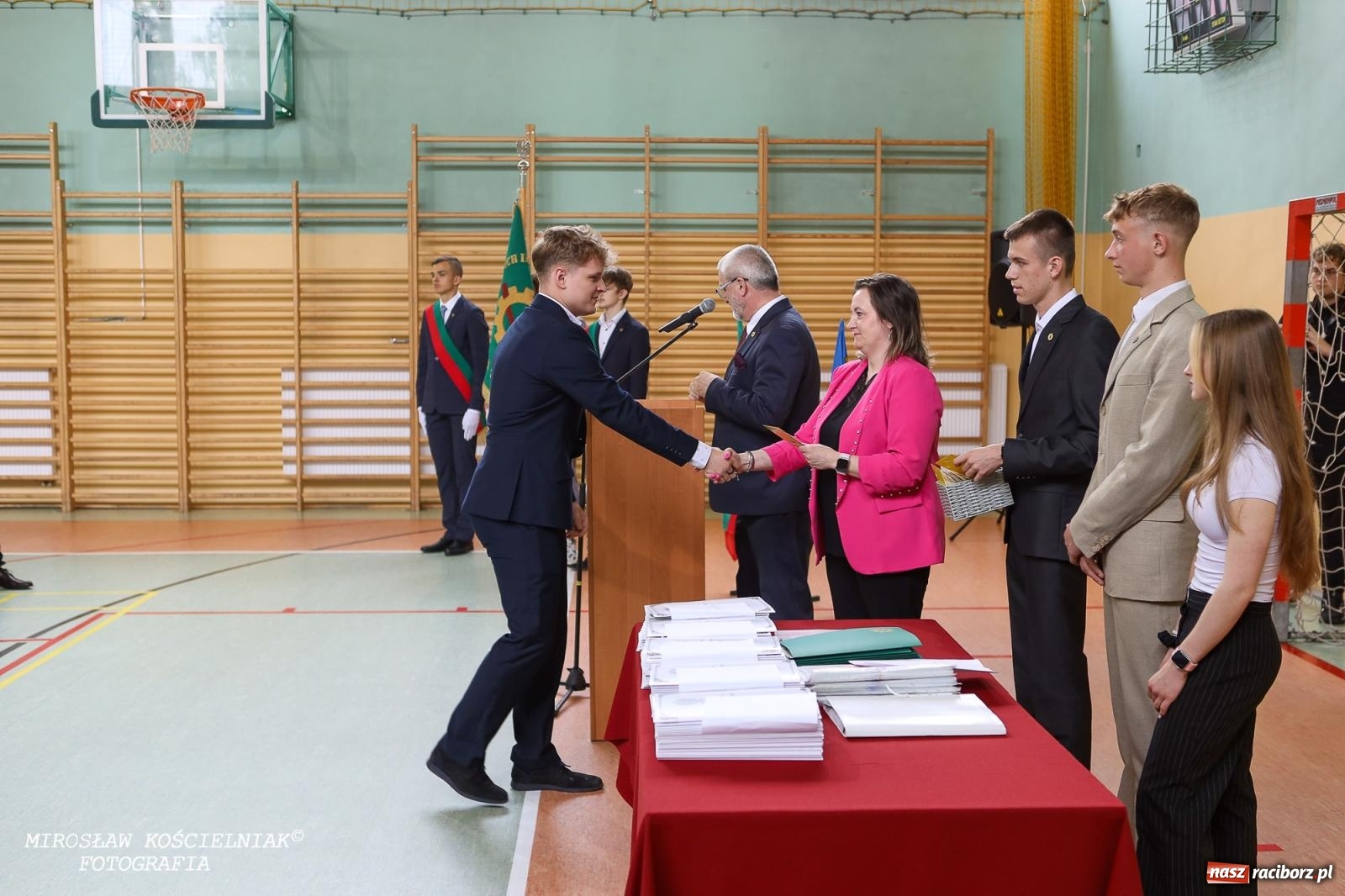 Zdjęcie w galerii na portalu naszraciborz.pl: Raciborska politechnika nad Odrą pożegnała absolwentów wiadomości z regionu