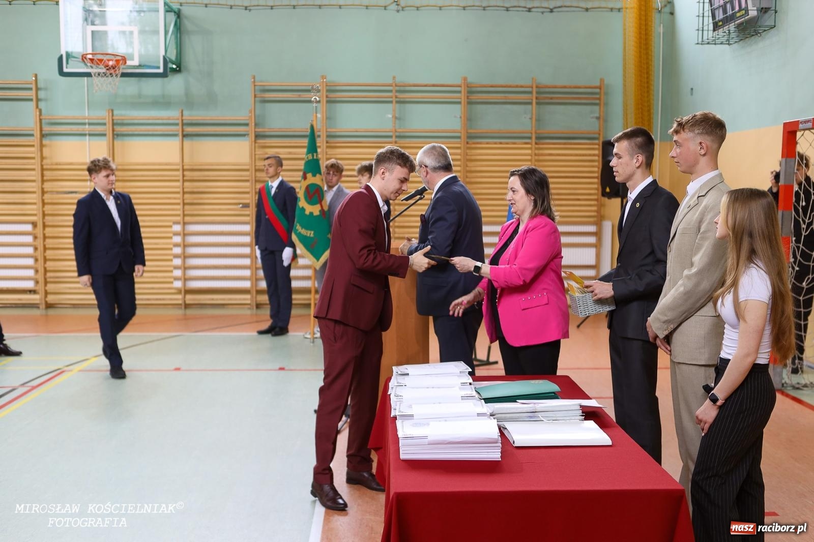 Zdjęcie w galerii na portalu naszraciborz.pl: Raciborska politechnika nad Odrą pożegnała absolwentów wiadomości z regionu