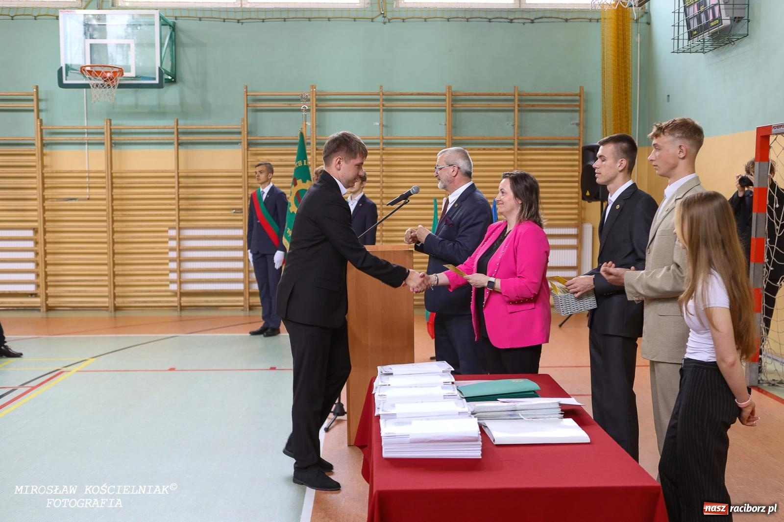 Zdjęcie w galerii na portalu naszraciborz.pl: Raciborska politechnika nad Odrą pożegnała absolwentów wiadomości z regionu