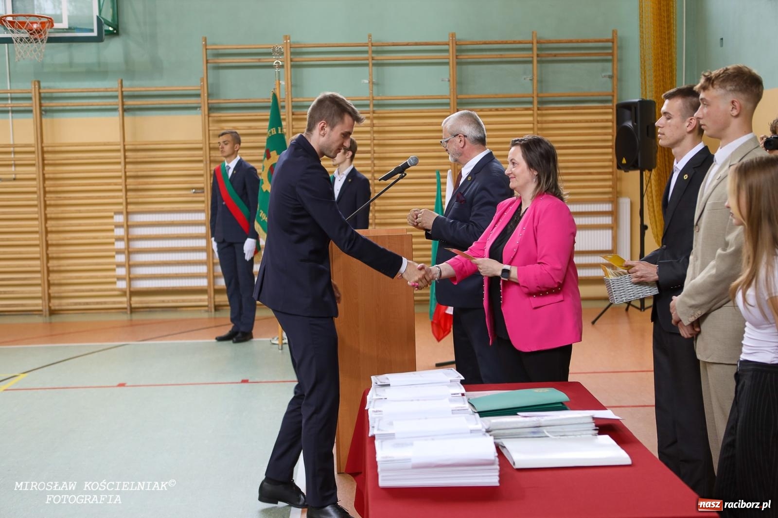 Zdjęcie w galerii na portalu naszraciborz.pl: Raciborska politechnika nad Odrą pożegnała absolwentów wiadomości z regionu
