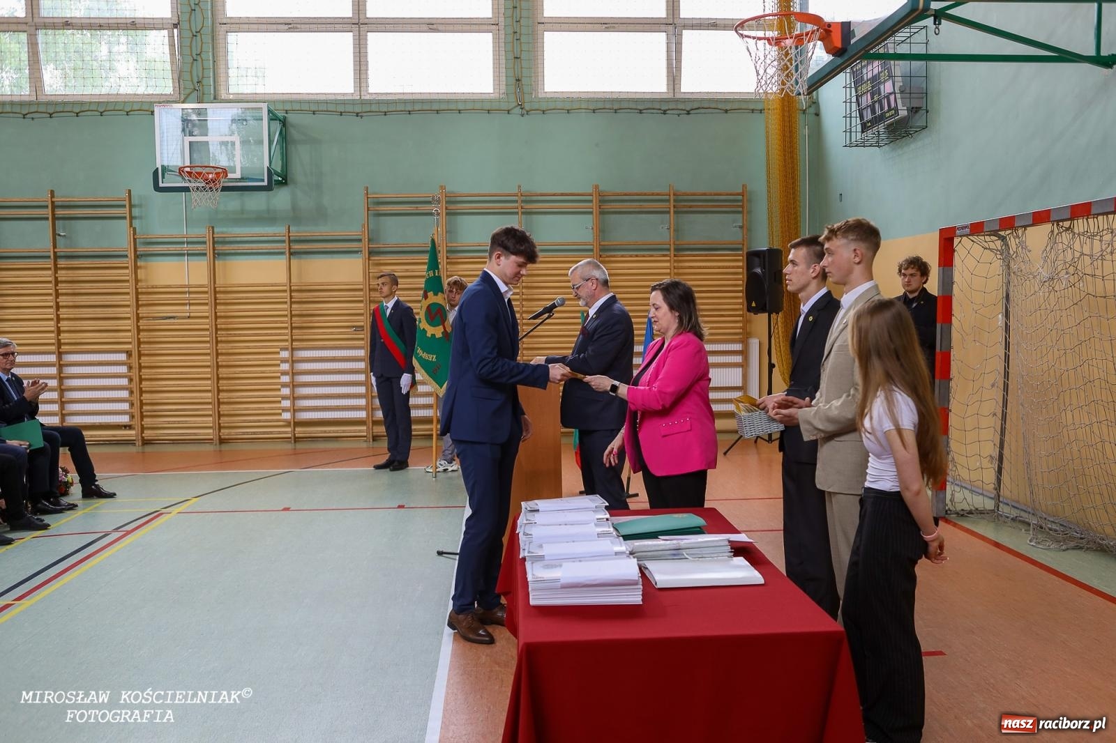 Zdjęcie w galerii na portalu naszraciborz.pl: Raciborska politechnika nad Odrą pożegnała absolwentów wiadomości z regionu