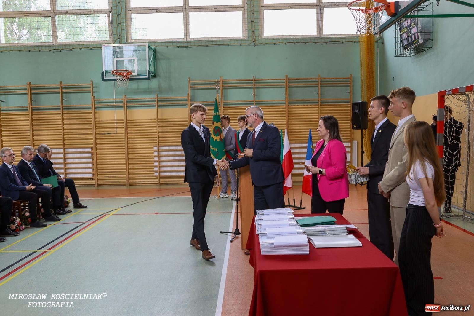 Zdjęcie w galerii na portalu naszraciborz.pl: Raciborska politechnika nad Odrą pożegnała absolwentów wiadomości z regionu