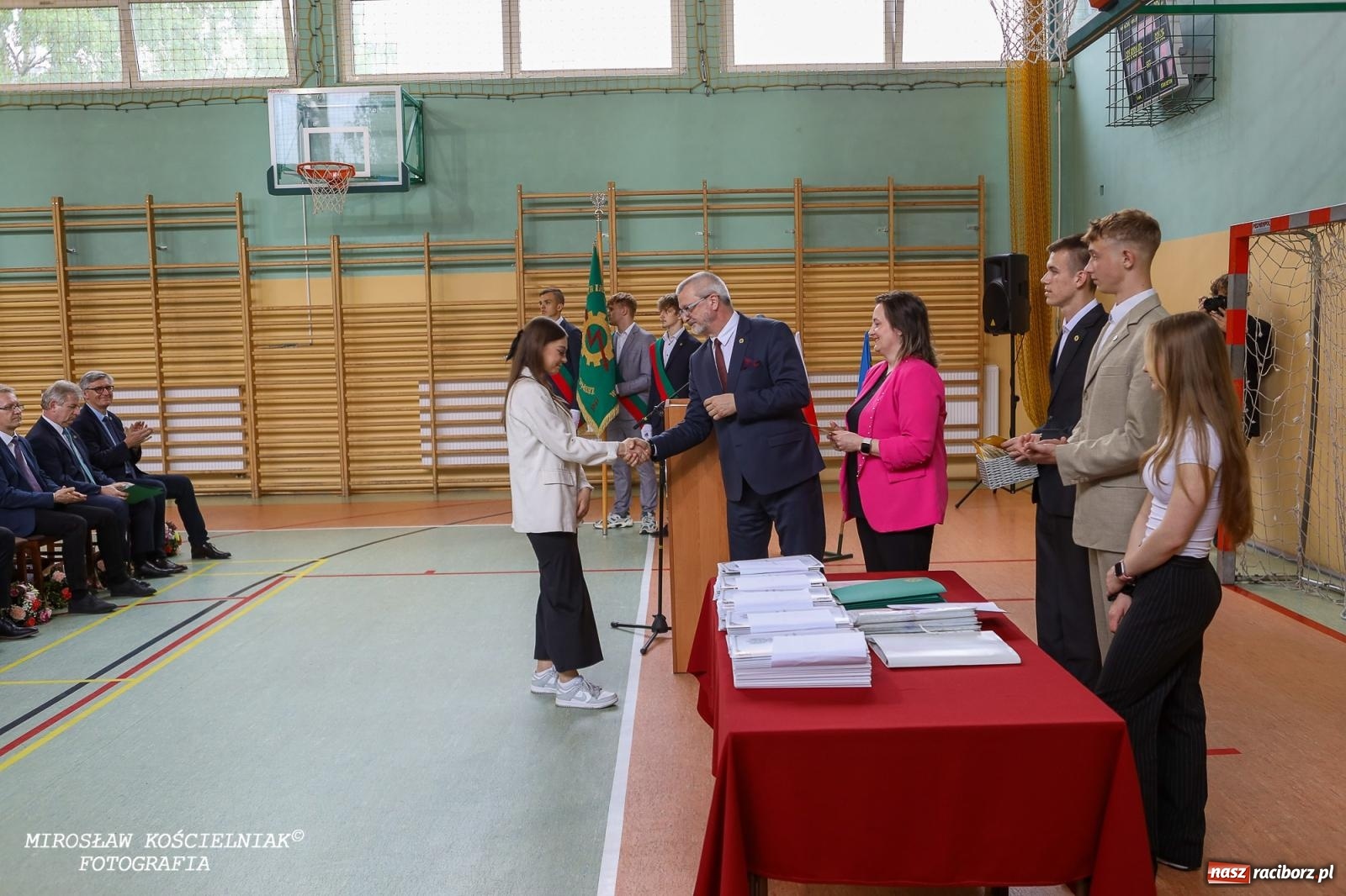 Zdjęcie w galerii na portalu naszraciborz.pl: Raciborska politechnika nad Odrą pożegnała absolwentów wiadomości z regionu