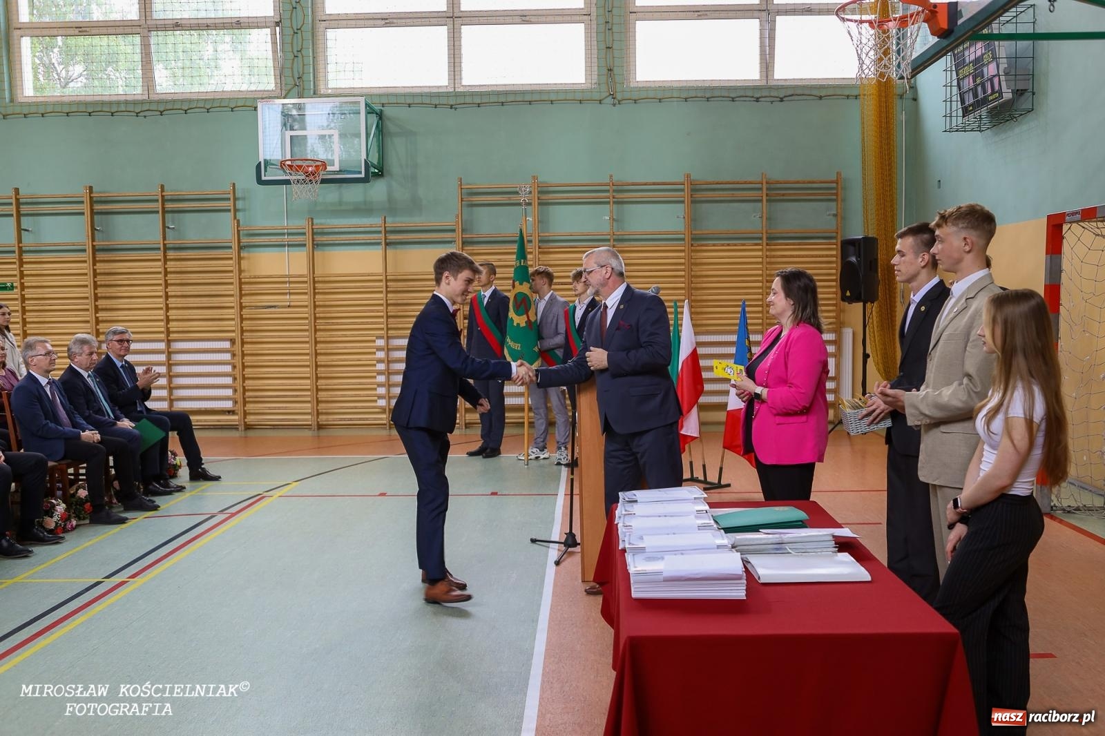Zdjęcie w galerii na portalu naszraciborz.pl: Raciborska politechnika nad Odrą pożegnała absolwentów wiadomości z regionu