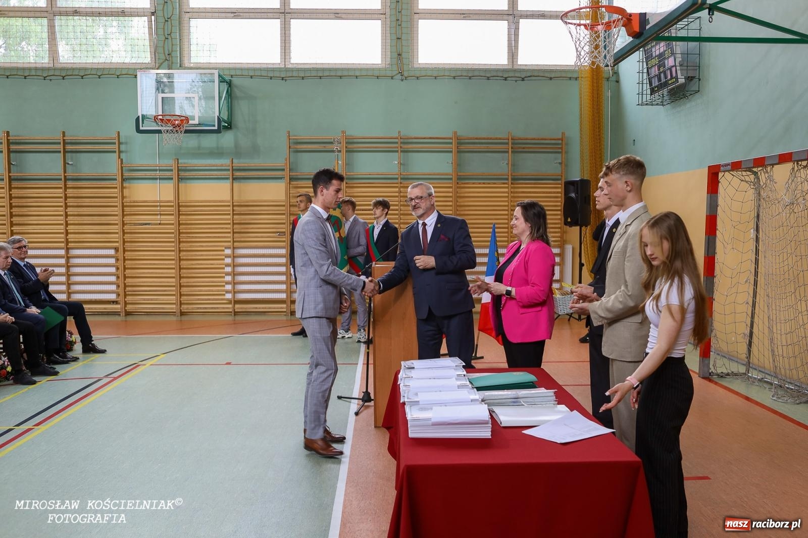 Zdjęcie w galerii na portalu naszraciborz.pl: Raciborska politechnika nad Odrą pożegnała absolwentów wiadomości z regionu