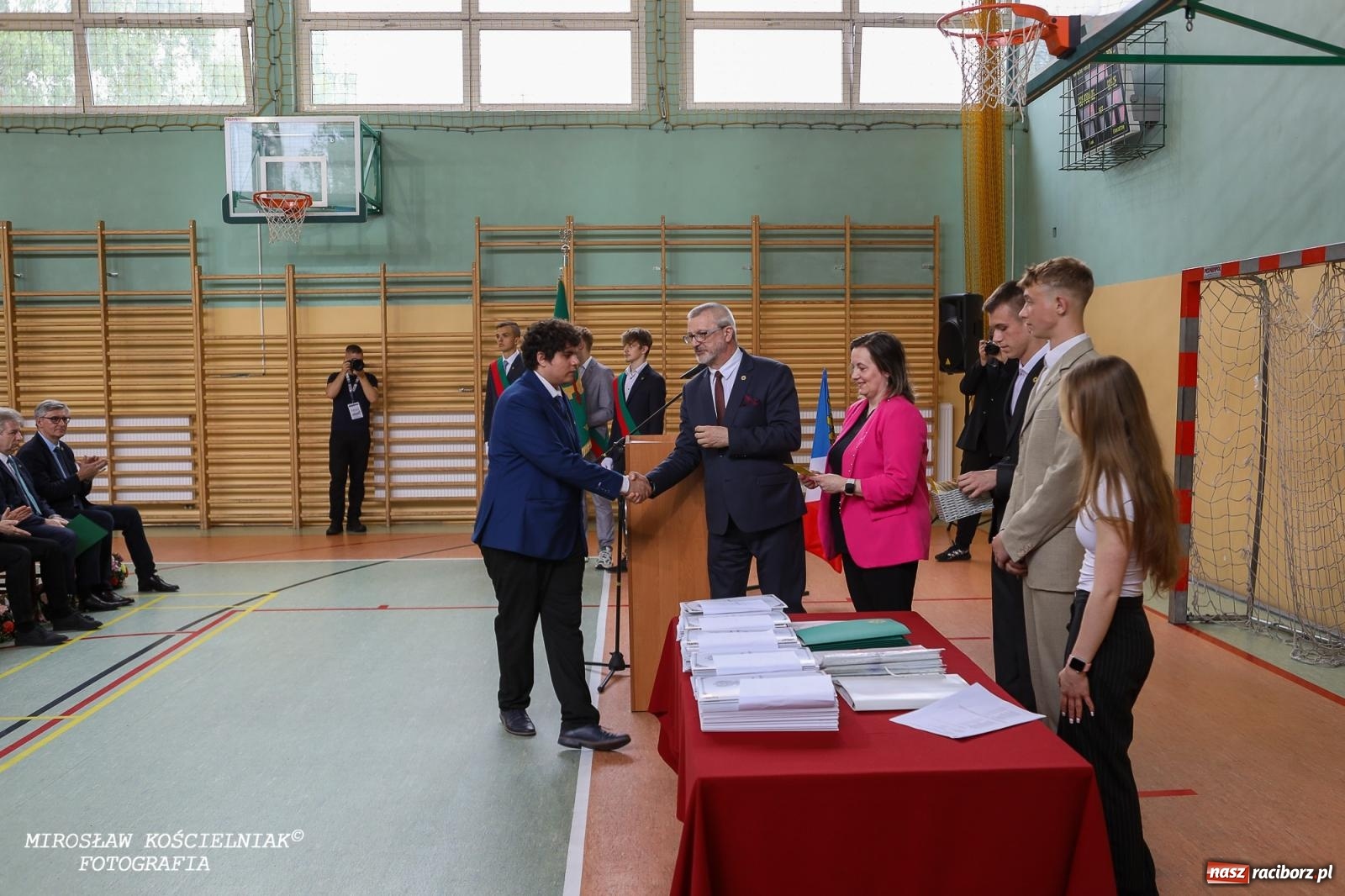 Zdjęcie w galerii na portalu naszraciborz.pl: Raciborska politechnika nad Odrą pożegnała absolwentów wiadomości z regionu