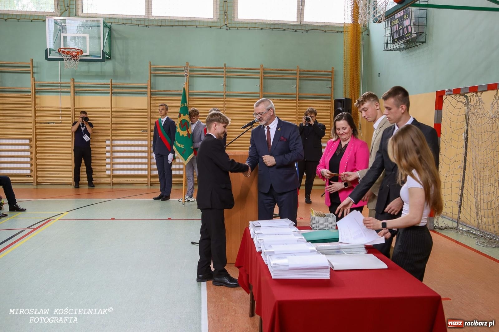 Zdjęcie w galerii na portalu naszraciborz.pl: Raciborska politechnika nad Odrą pożegnała absolwentów wiadomości z regionu