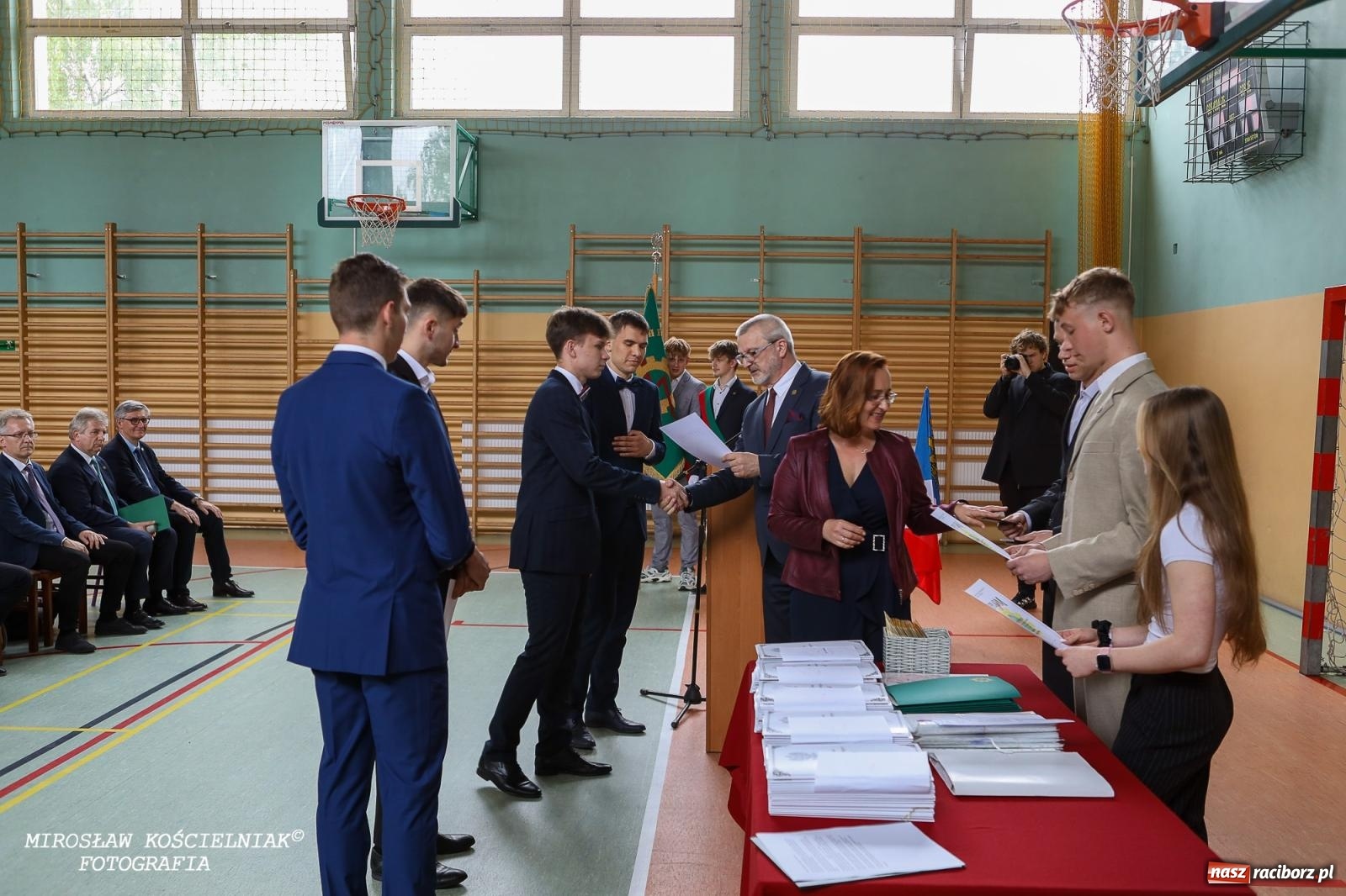 Zdjęcie w galerii na portalu naszraciborz.pl: Raciborska politechnika nad Odrą pożegnała absolwentów wiadomości z regionu