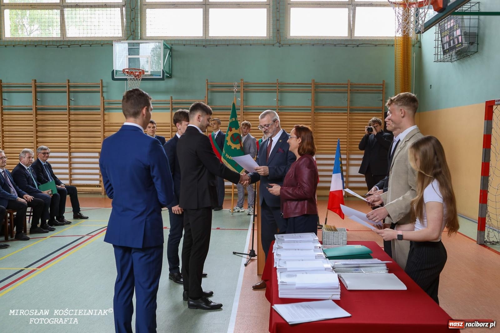 Zdjęcie w galerii na portalu naszraciborz.pl: Raciborska politechnika nad Odrą pożegnała absolwentów wiadomości z regionu