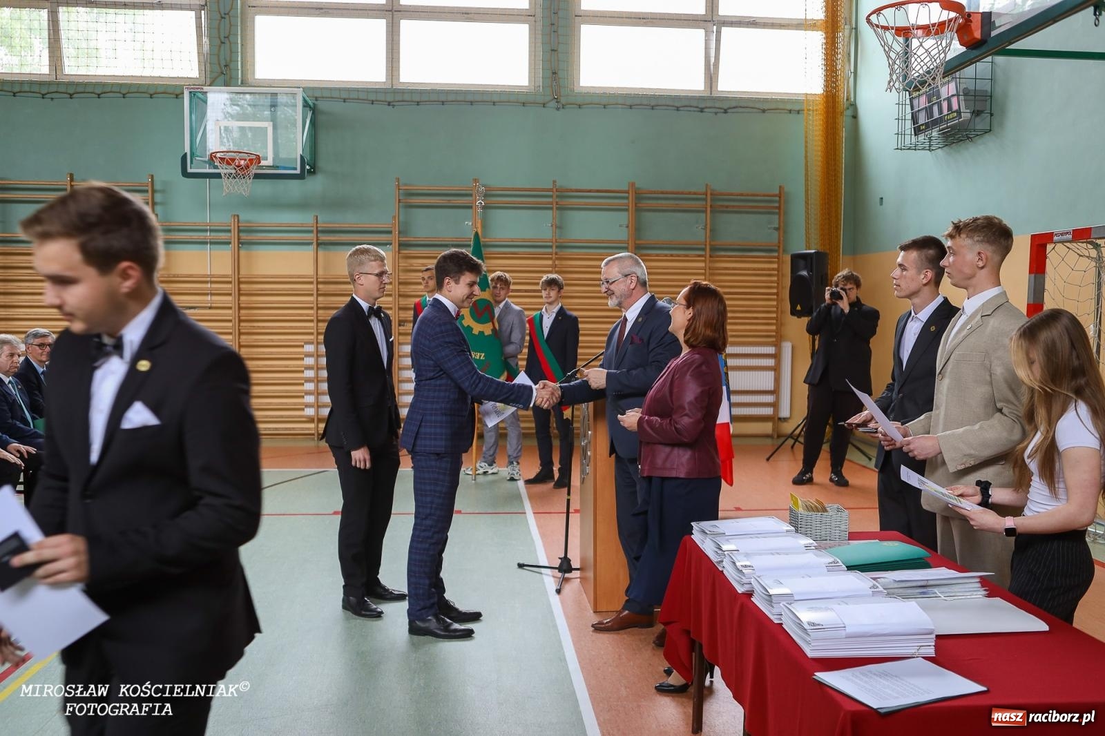 Zdjęcie w galerii na portalu naszraciborz.pl: Raciborska politechnika nad Odrą pożegnała absolwentów wiadomości z regionu