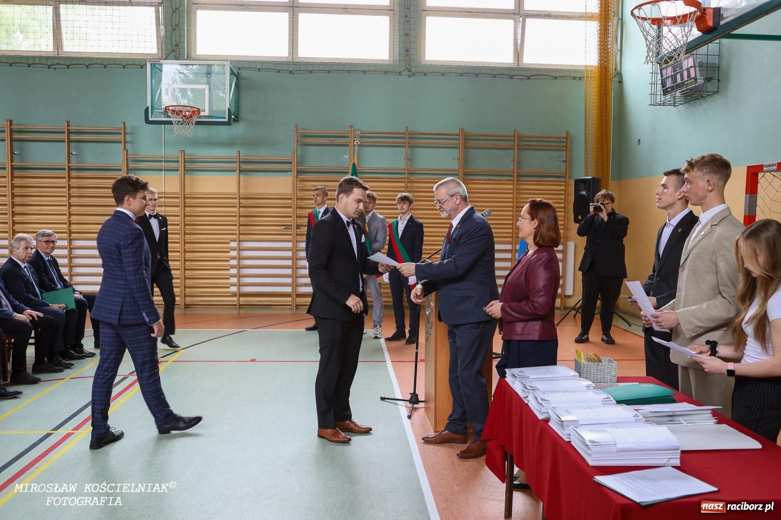 Zdjęcie w galerii na portalu naszraciborz.pl: Raciborska politechnika nad Odrą pożegnała absolwentów wiadomości z regionu
