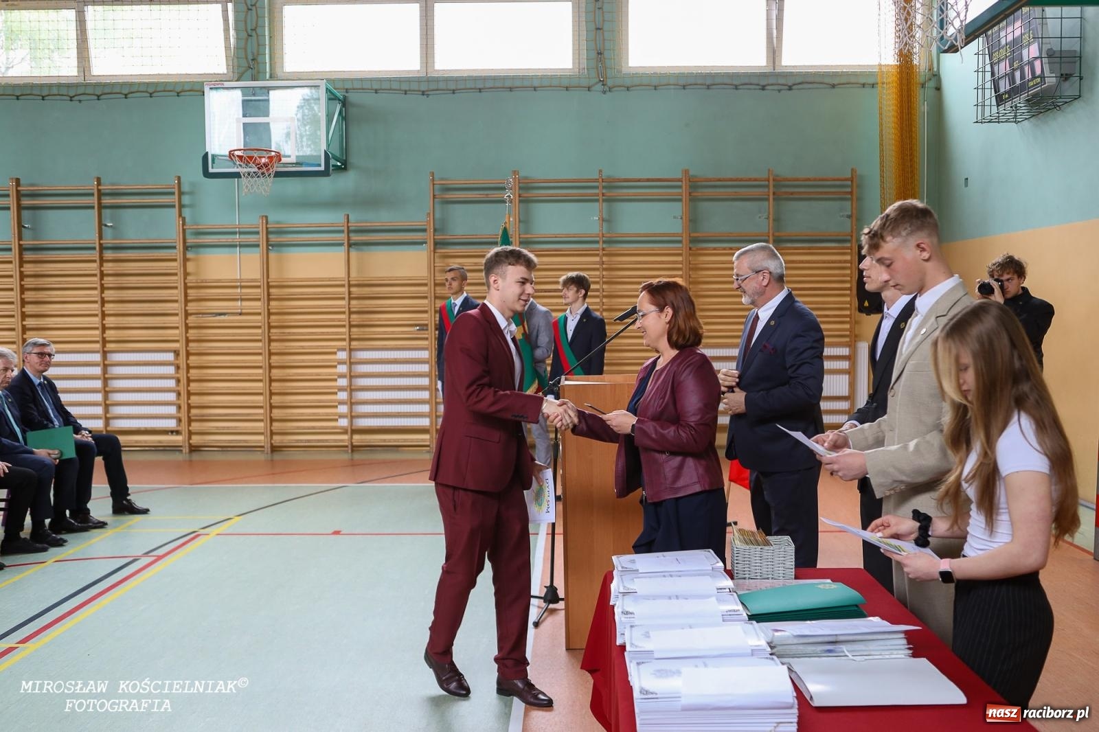 Zdjęcie w galerii na portalu naszraciborz.pl: Raciborska politechnika nad Odrą pożegnała absolwentów wiadomości z regionu