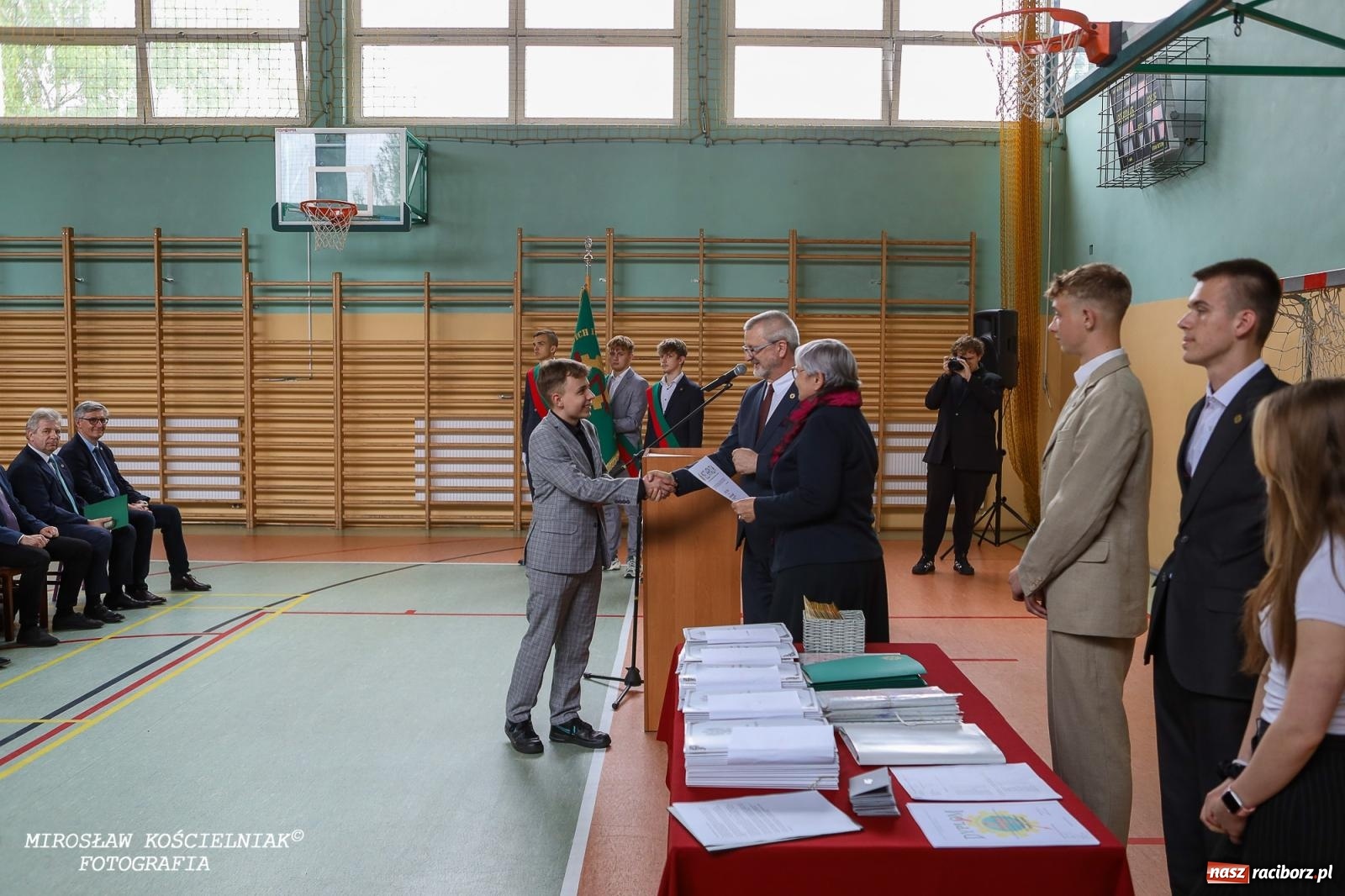 Zdjęcie w galerii na portalu naszraciborz.pl: Raciborska politechnika nad Odrą pożegnała absolwentów wiadomości z regionu