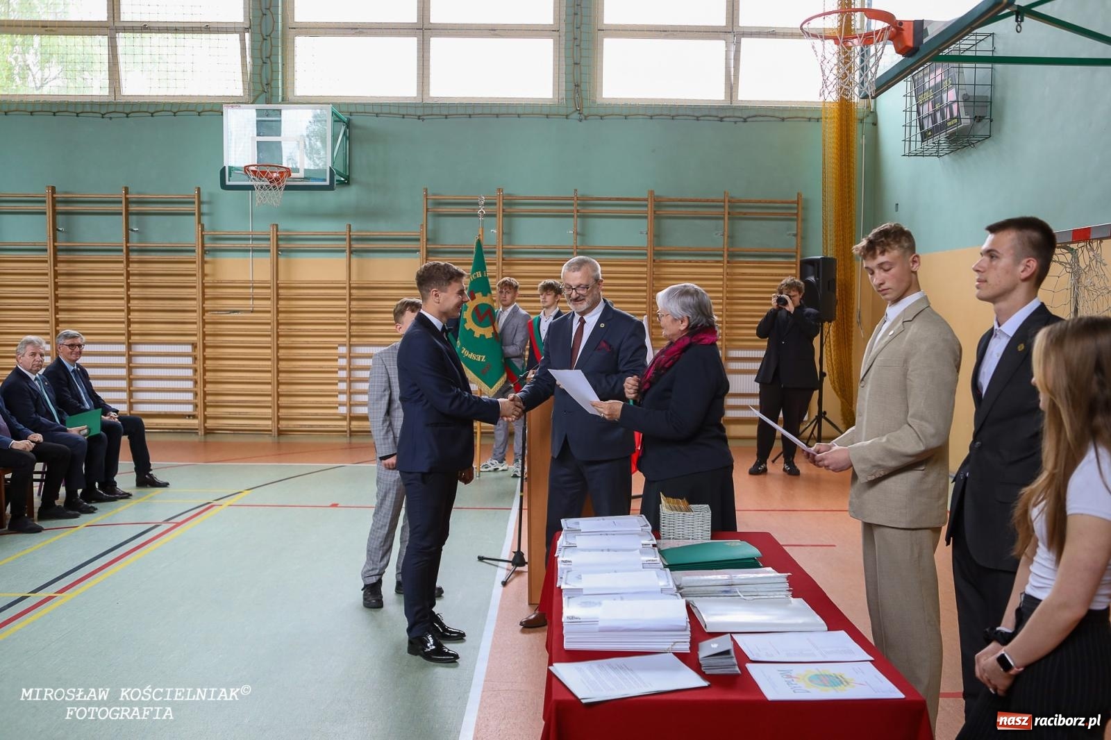 Zdjęcie w galerii na portalu naszraciborz.pl: Raciborska politechnika nad Odrą pożegnała absolwentów wiadomości z regionu