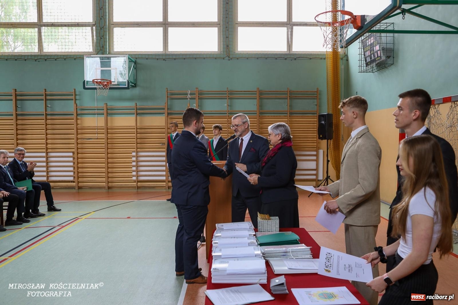 Zdjęcie w galerii na portalu naszraciborz.pl: Raciborska politechnika nad Odrą pożegnała absolwentów wiadomości z regionu