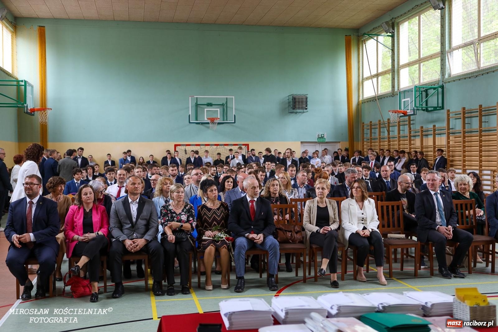 Zdjęcie w galerii na portalu naszraciborz.pl: Raciborska politechnika nad Odrą pożegnała absolwentów wiadomości z regionu