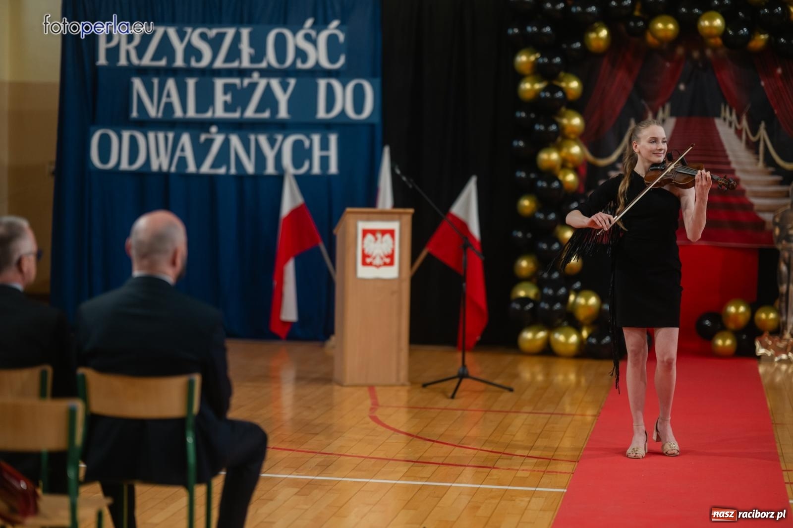 Zdjęcie w galerii na portalu naszraciborz.pl: II LO żegna swoich maturzystów. Są gotowi do podboju świata wiadomości z regionu