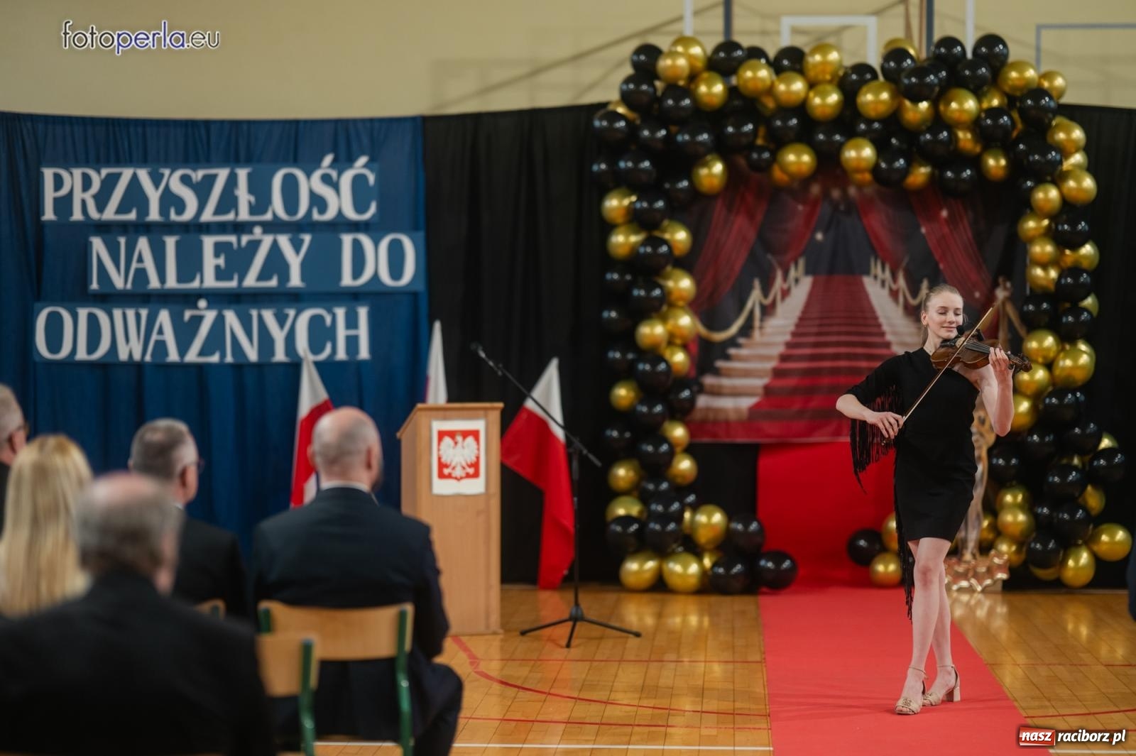 Zdjęcie w galerii na portalu naszraciborz.pl: II LO żegna swoich maturzystów. Są gotowi do podboju świata wiadomości z regionu