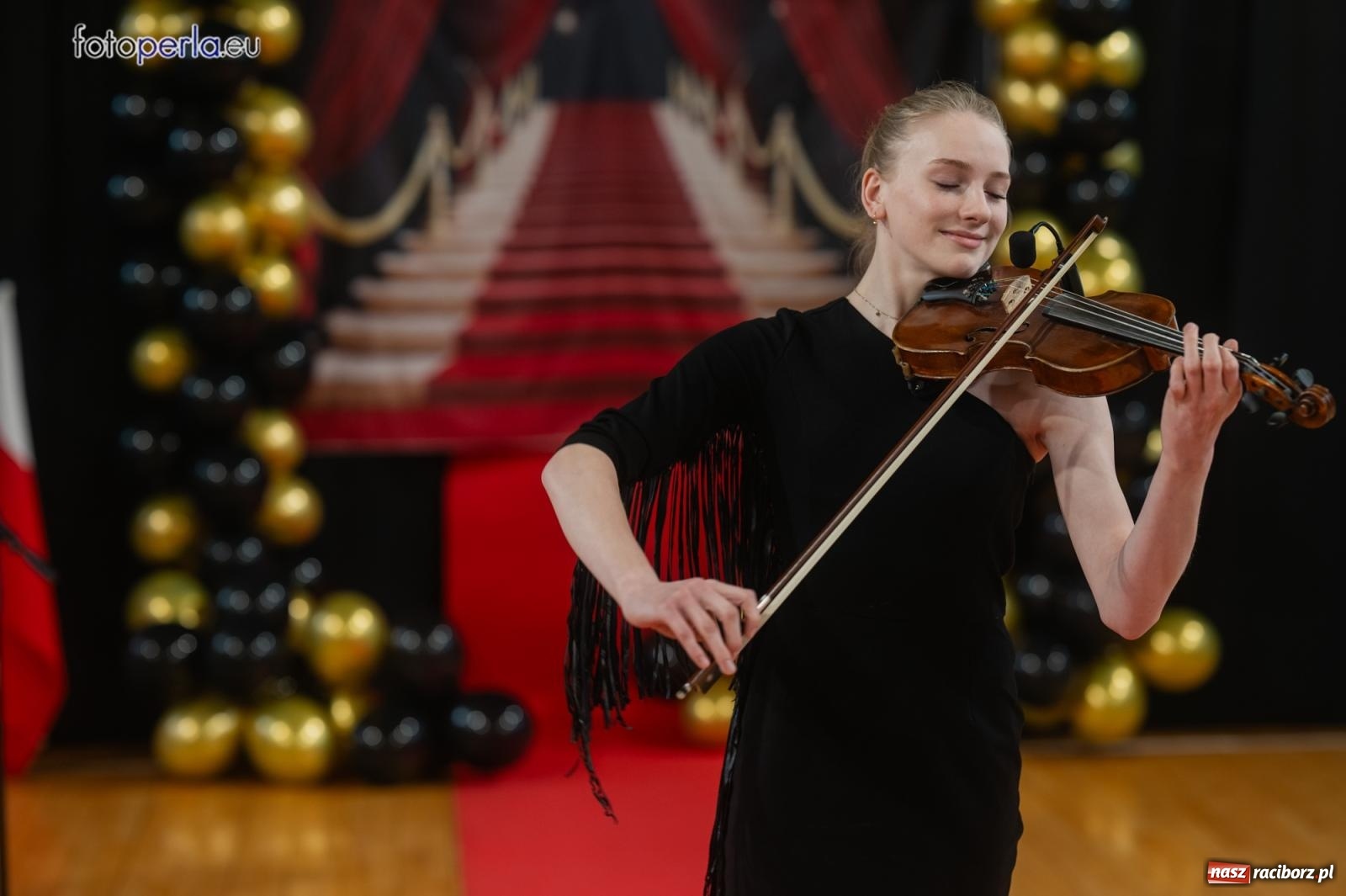 Zdjęcie w galerii na portalu naszraciborz.pl: II LO żegna swoich maturzystów. Są gotowi do podboju świata wiadomości z regionu