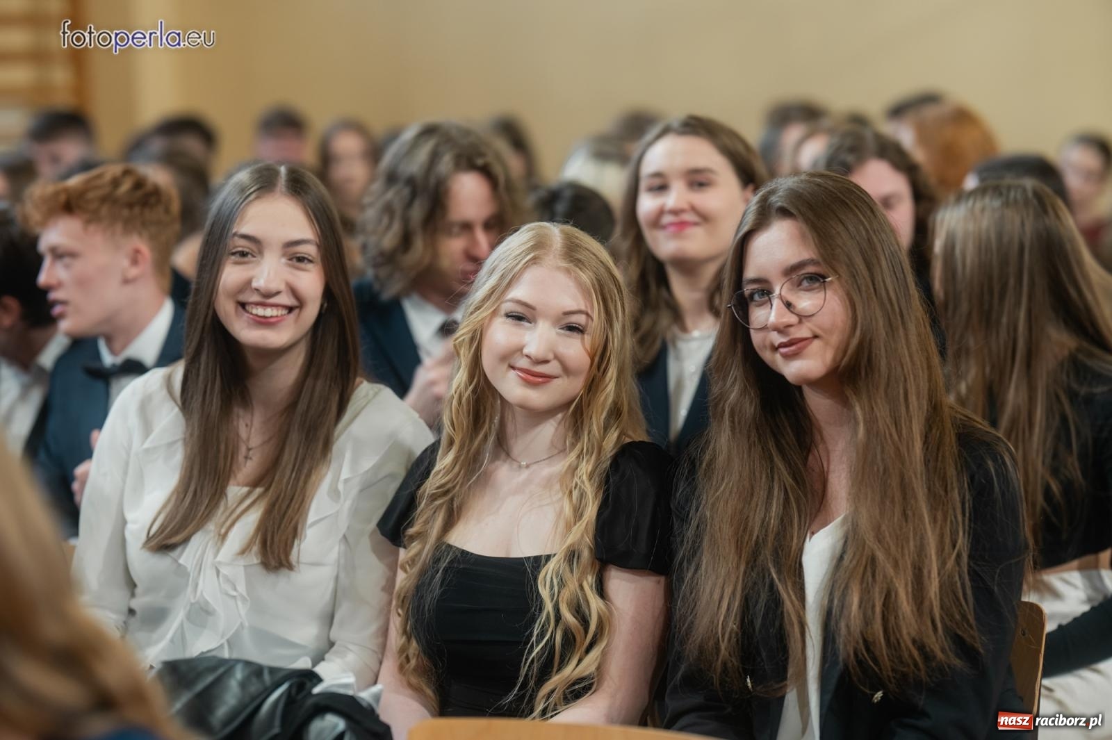 Zdjęcie w galerii na portalu naszraciborz.pl: II LO żegna swoich maturzystów. Są gotowi do podboju świata wiadomości z regionu
