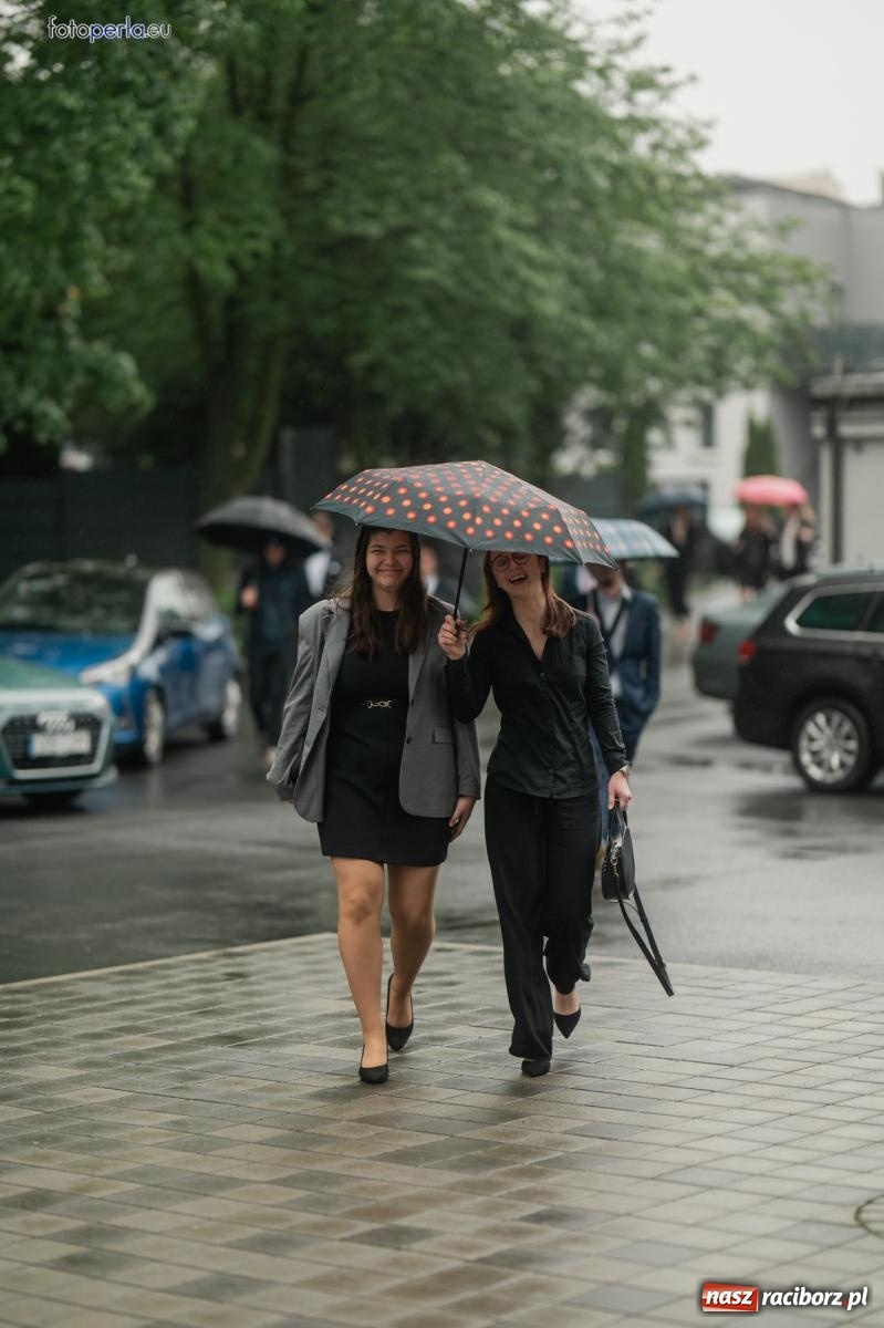 Zdjęcie w galerii na portalu naszraciborz.pl: II LO żegna swoich maturzystów. Są gotowi do podboju świata wiadomości z regionu