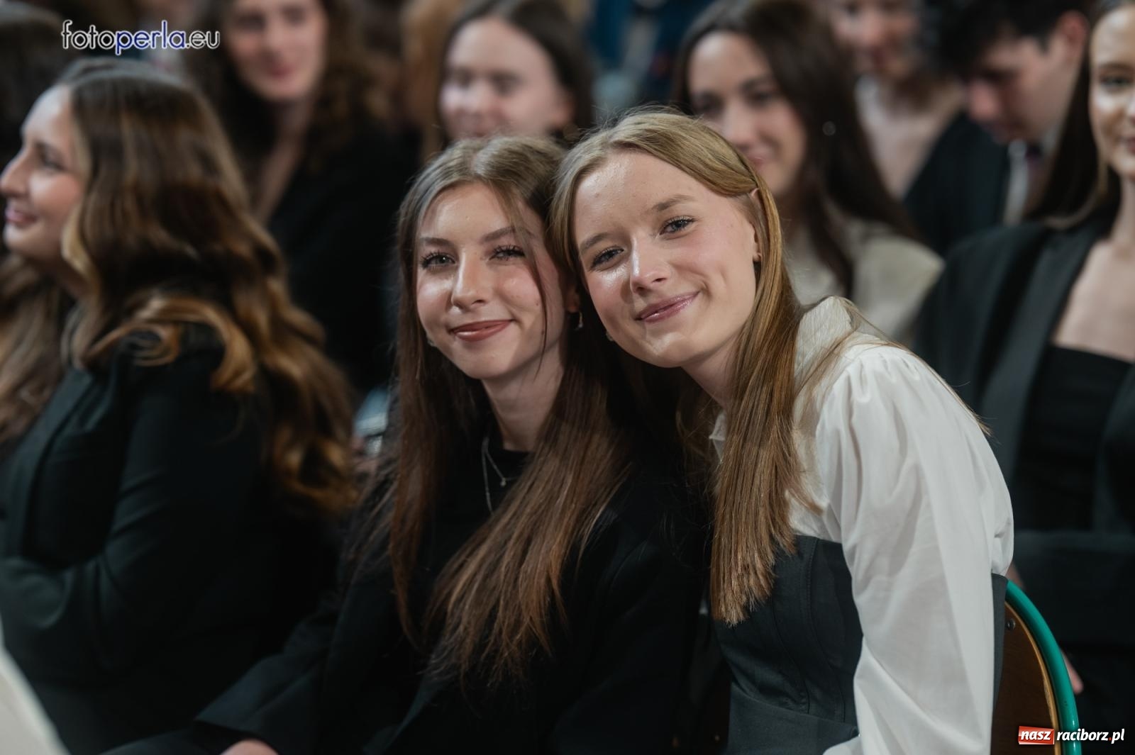 Zdjęcie w galerii na portalu naszraciborz.pl: II LO żegna swoich maturzystów. Są gotowi do podboju świata wiadomości z regionu