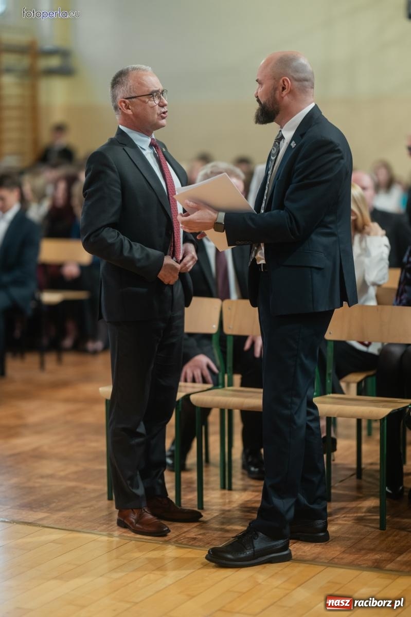 Zdjęcie w galerii na portalu naszraciborz.pl: II LO żegna swoich maturzystów. Są gotowi do podboju świata wiadomości z regionu