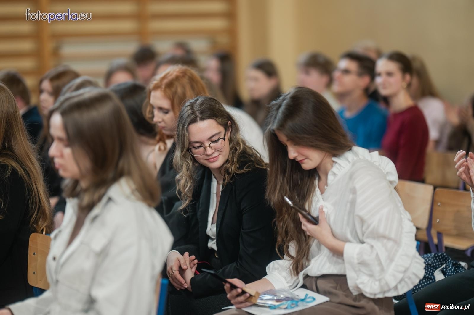 Zdjęcie w galerii na portalu naszraciborz.pl: II LO żegna swoich maturzystów. Są gotowi do podboju świata wiadomości z regionu