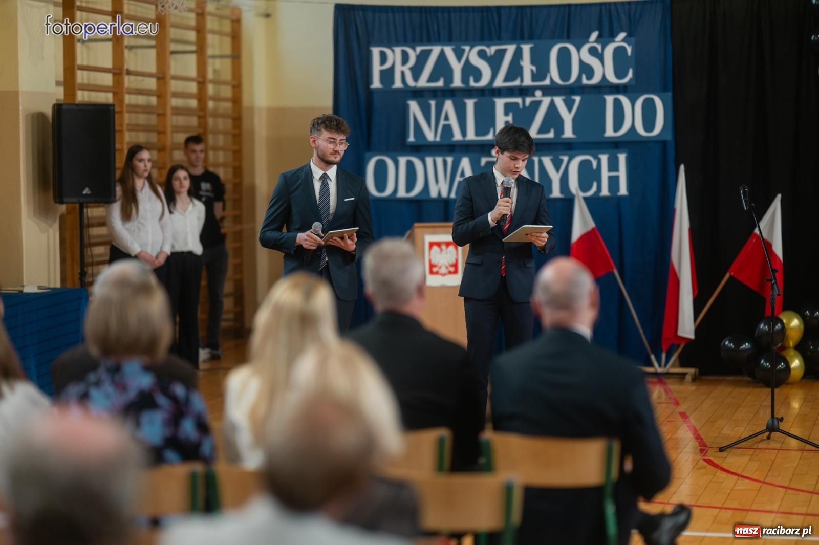 Zdjęcie w galerii na portalu naszraciborz.pl: II LO żegna swoich maturzystów. Są gotowi do podboju świata wiadomości z regionu