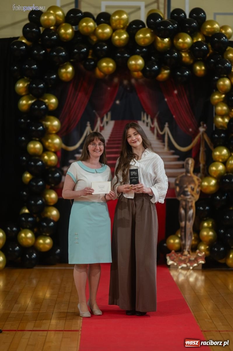 Zdjęcie w galerii na portalu naszraciborz.pl: II LO żegna swoich maturzystów. Są gotowi do podboju świata wiadomości z regionu