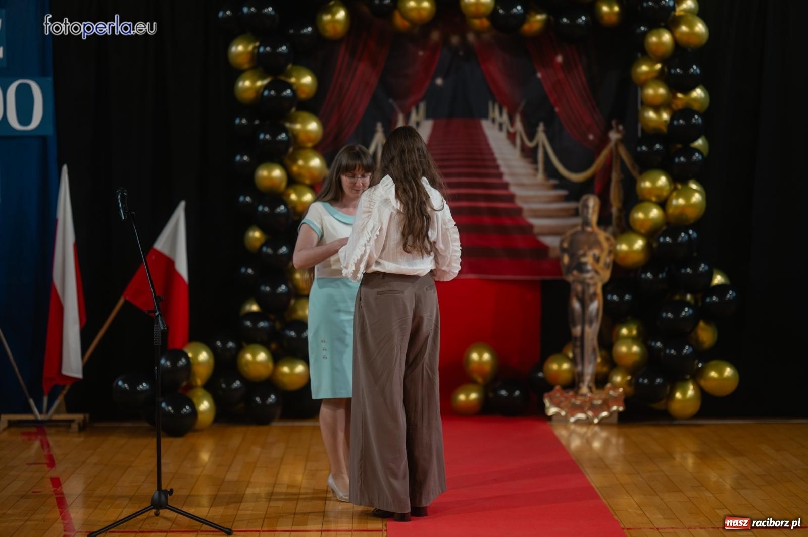 Zdjęcie w galerii na portalu naszraciborz.pl: II LO żegna swoich maturzystów. Są gotowi do podboju świata wiadomości z regionu