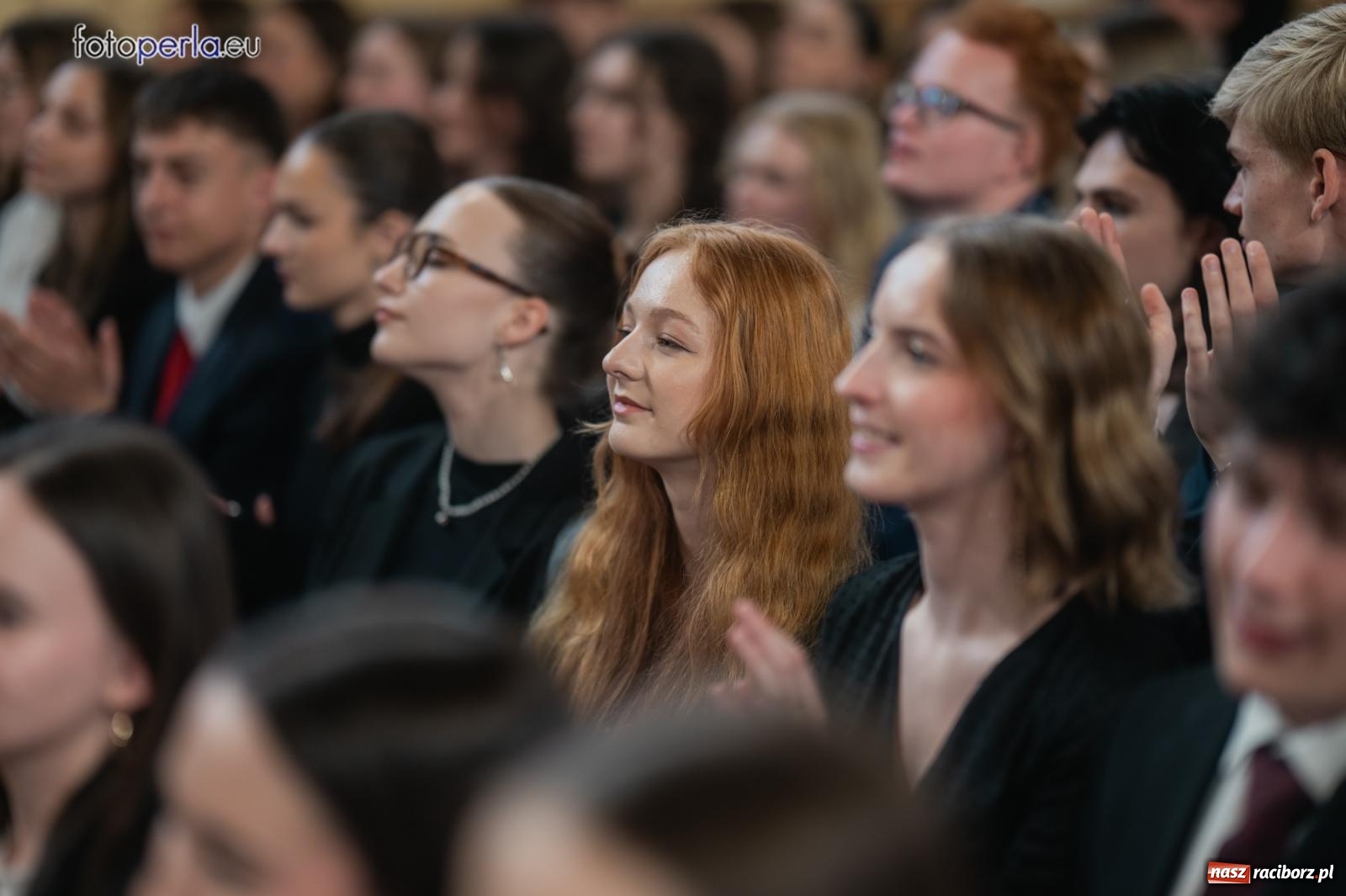 Zdjęcie w galerii na portalu naszraciborz.pl: II LO żegna swoich maturzystów. Są gotowi do podboju świata wiadomości z regionu
