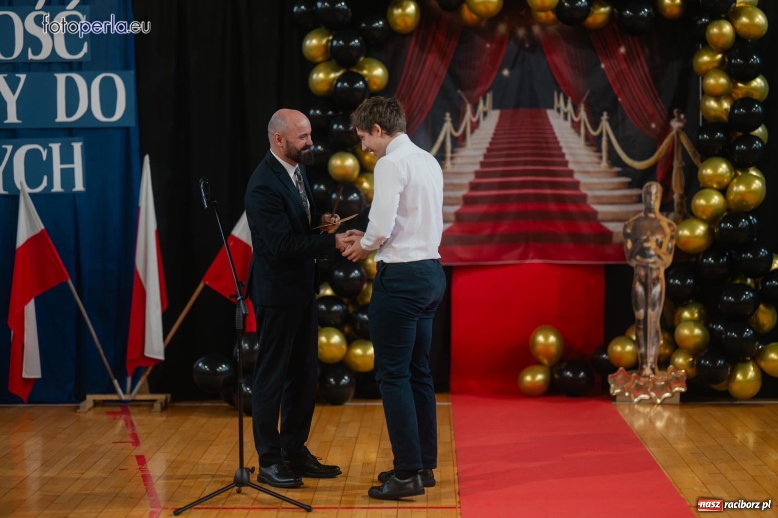 Zdjęcie w galerii na portalu naszraciborz.pl: II LO żegna swoich maturzystów. Są gotowi do podboju świata wiadomości z regionu