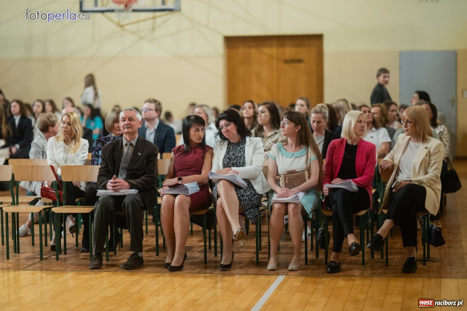 Zdjęcie w galerii na portalu naszraciborz.pl: II LO żegna swoich maturzystów. Są gotowi do podboju świata wiadomości z regionu