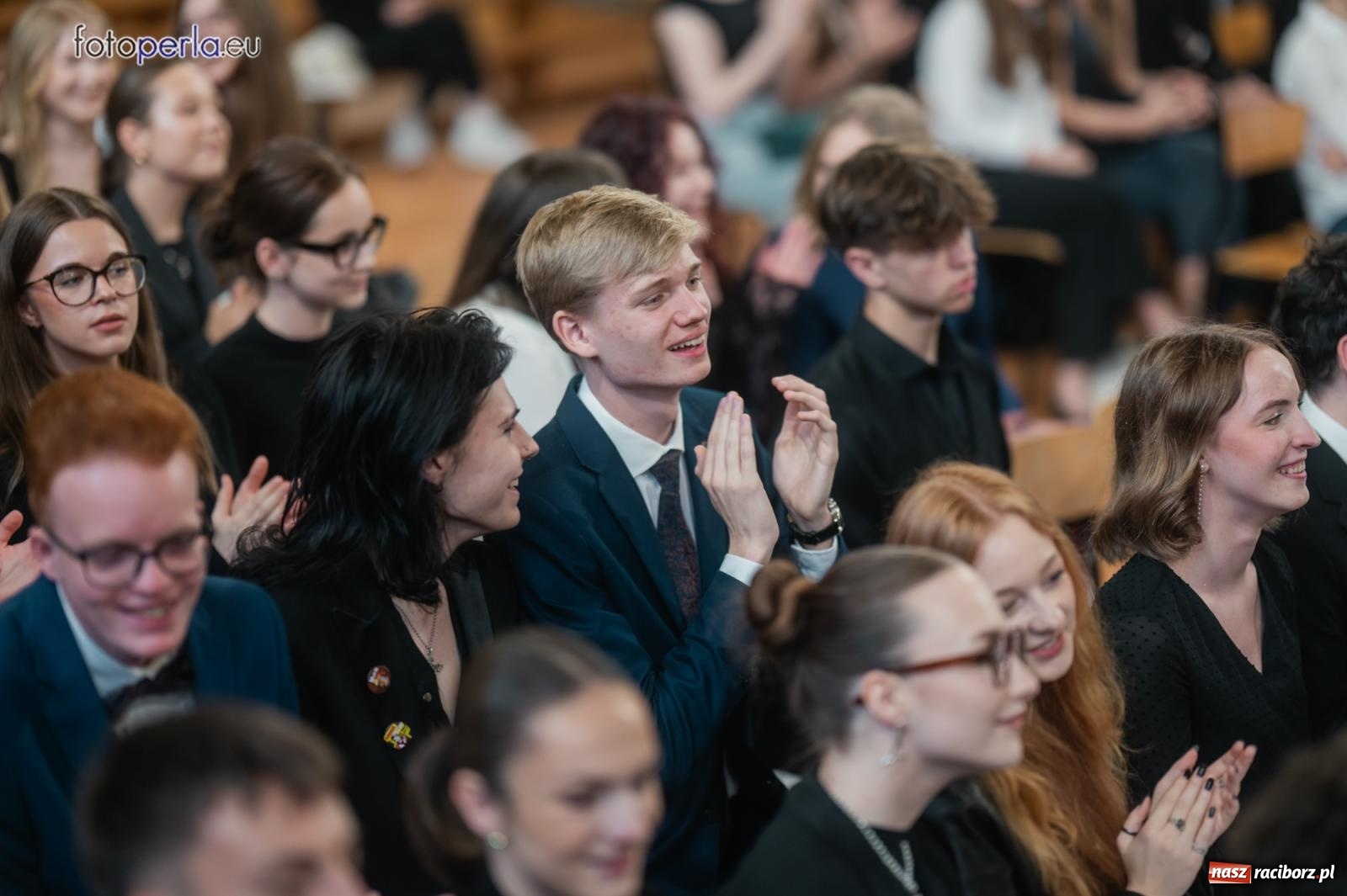 Zdjęcie w galerii na portalu naszraciborz.pl: II LO żegna swoich maturzystów. Są gotowi do podboju świata wiadomości z regionu