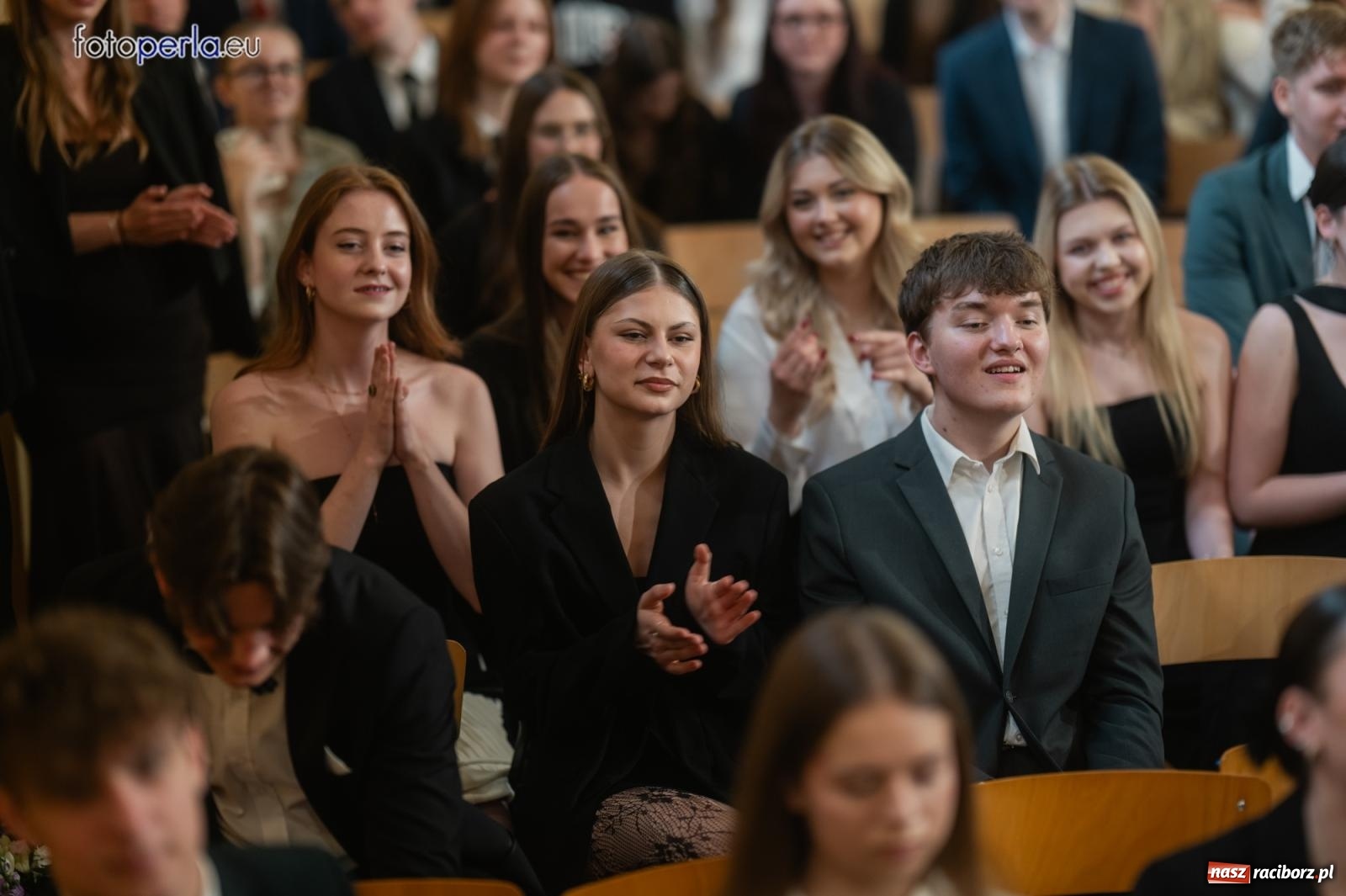 Zdjęcie w galerii na portalu naszraciborz.pl: II LO żegna swoich maturzystów. Są gotowi do podboju świata wiadomości z regionu