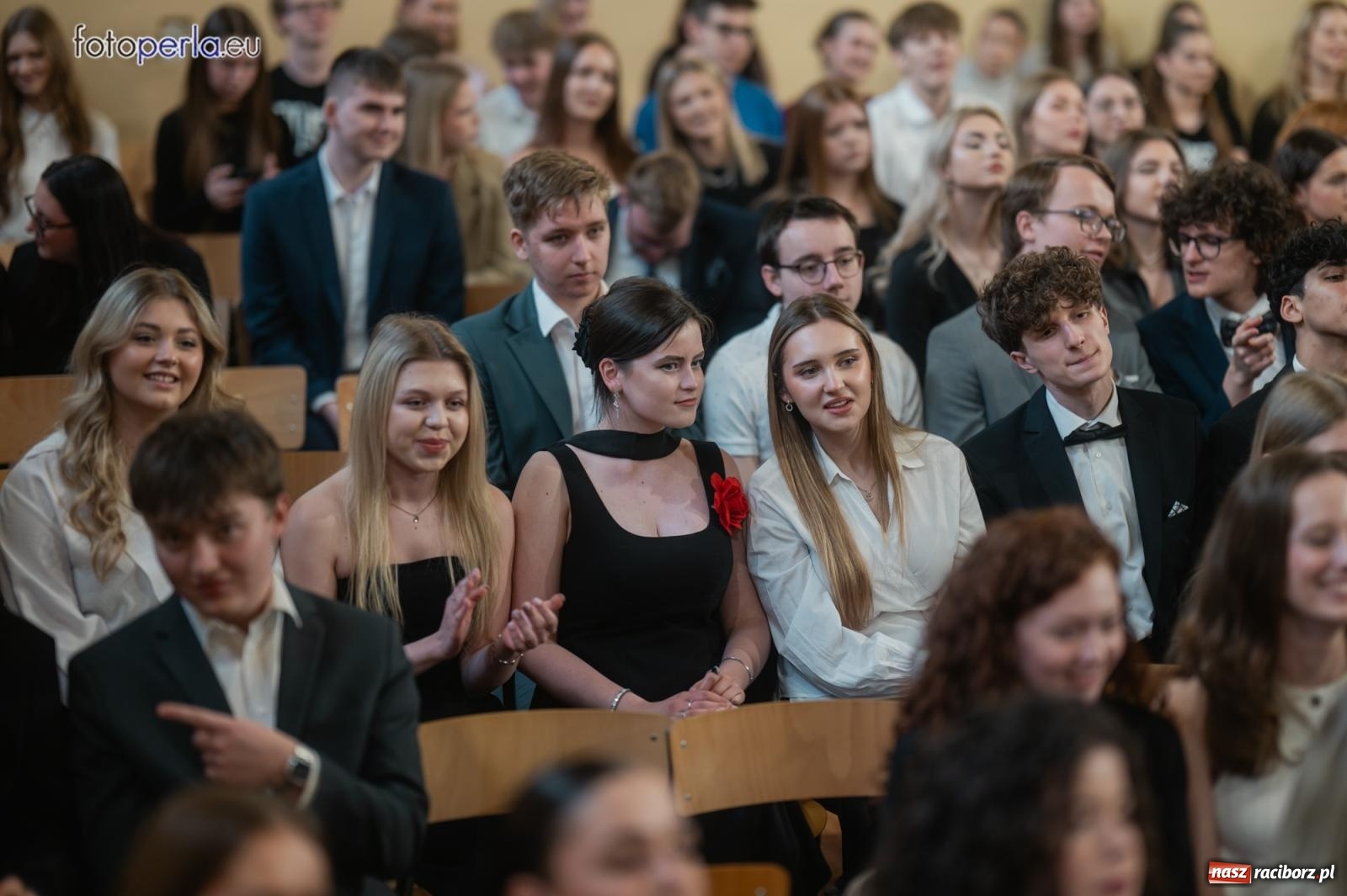 Zdjęcie w galerii na portalu naszraciborz.pl: II LO żegna swoich maturzystów. Są gotowi do podboju świata wiadomości z regionu