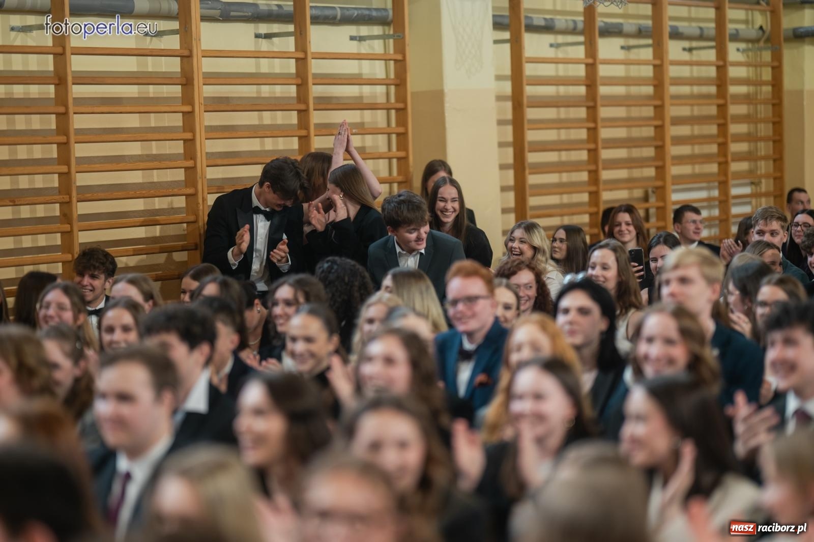Zdjęcie w galerii na portalu naszraciborz.pl: II LO żegna swoich maturzystów. Są gotowi do podboju świata wiadomości z regionu