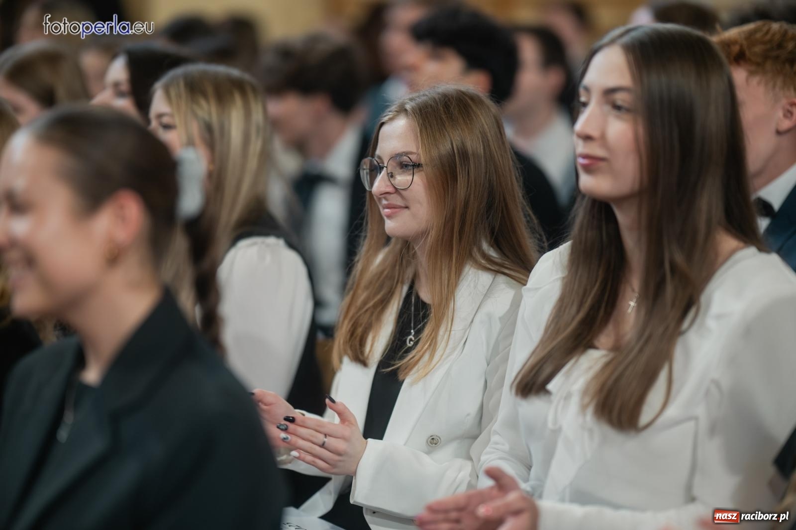 Zdjęcie w galerii na portalu naszraciborz.pl: II LO żegna swoich maturzystów. Są gotowi do podboju świata wiadomości z regionu