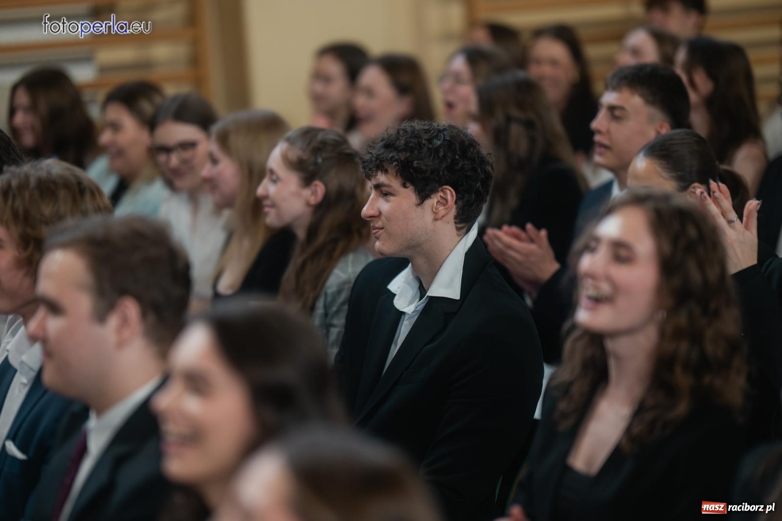 Zdjęcie w galerii na portalu naszraciborz.pl: II LO żegna swoich maturzystów. Są gotowi do podboju świata wiadomości z regionu