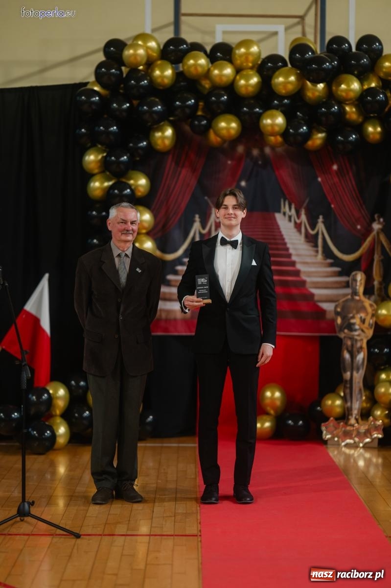 Zdjęcie w galerii na portalu naszraciborz.pl: II LO żegna swoich maturzystów. Są gotowi do podboju świata wiadomości z regionu