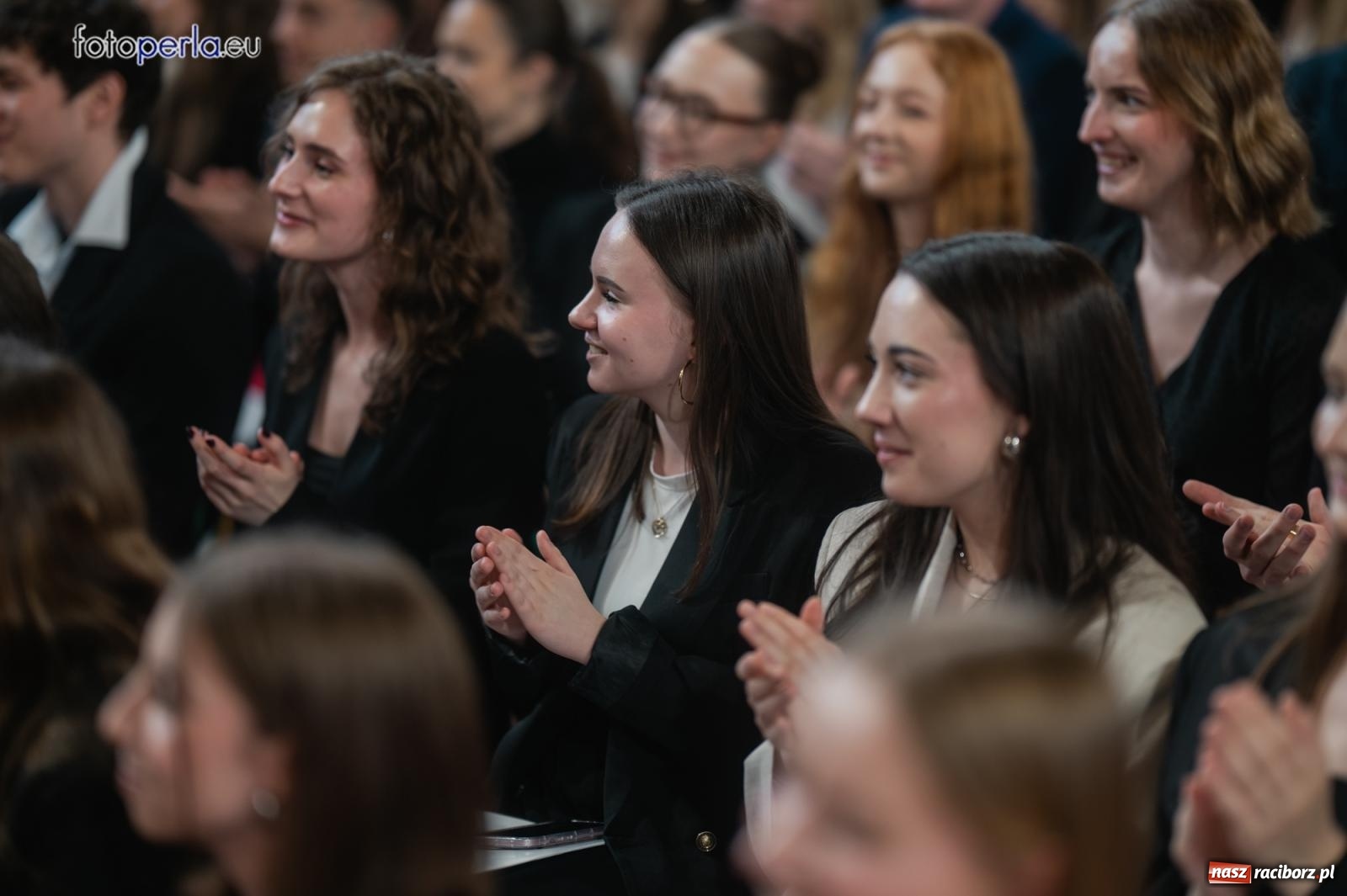Zdjęcie w galerii na portalu naszraciborz.pl: II LO żegna swoich maturzystów. Są gotowi do podboju świata wiadomości z regionu